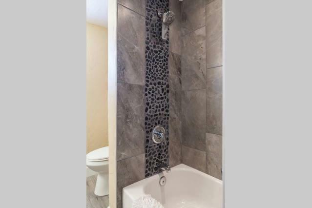 U2 - Private 2Br Walkup Apt In Dt Phx With Pkg فينيكس المظهر الخارجي الصورة